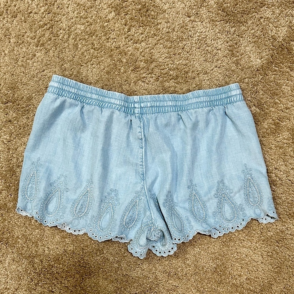 GAP Light Blue Embroidered Chambray Jean Shorts Elastic Waist Size Large - Picture 4 of 5